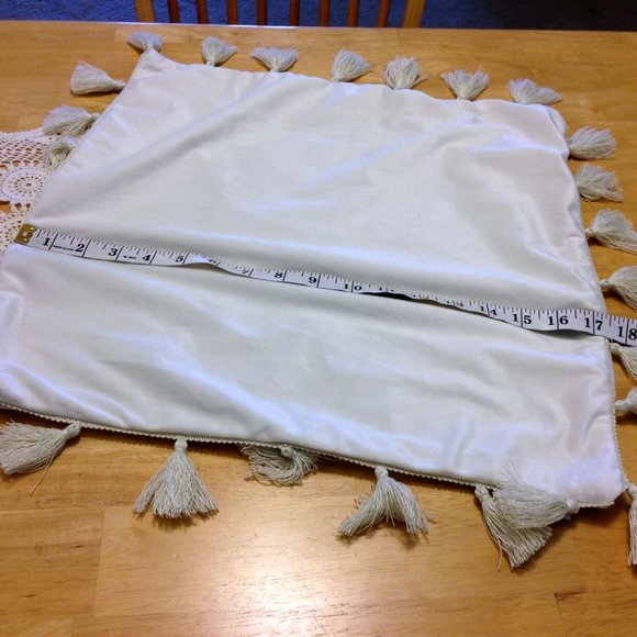 Western Home pillow cover with tassels - Picture 2 of 4